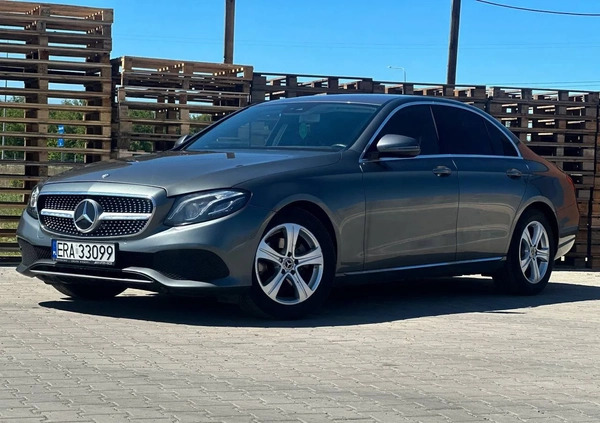 Mercedes-Benz Klasa E cena 119900 przebieg: 121000, rok produkcji 2017 z Koronowo małe 121